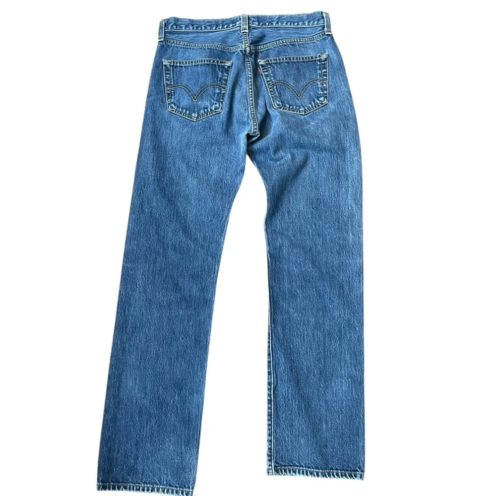 Levi’s 501 Original Fit Straight Leg Jeans Medium Wash Button Fly Vintage Style